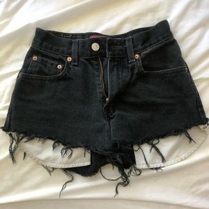 Levi’s 550 black cutoff shorts